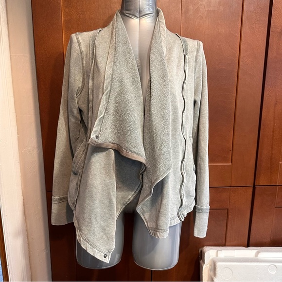 SALE!! Rare moto style assymetricalside zip sweater jacket.   3 - Picture 9 of 12